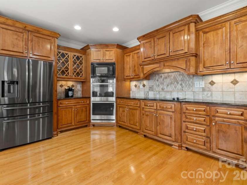 1221 Silver Arrow Court, Fort Mill, SC 29715.  MLS# CAR4348866, YatesRealty ID 5611. Kitchen
