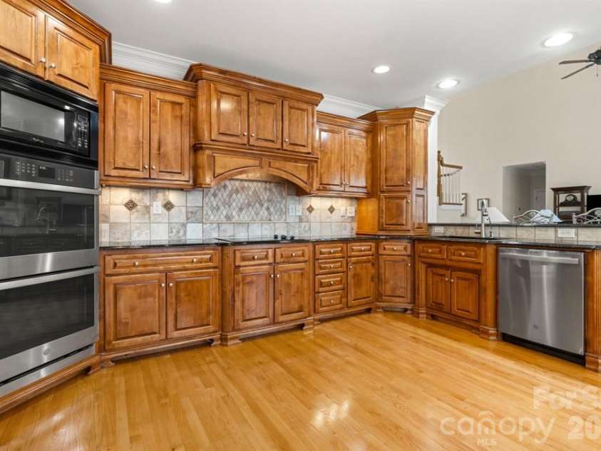 1221 Silver Arrow Court, Fort Mill, SC 29715.  MLS# CAR4348866, YatesRealty ID 5611. Kitchen