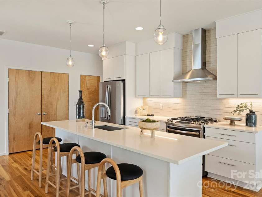 914 Greenleaf Avenue, Charlotte, NC 28202.  MLS# CAR4234576, YatesRealty ID 5611. 