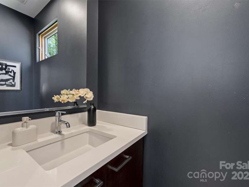 914 Greenleaf Avenue, Charlotte, NC 28202.  MLS# CAR4234576, YatesRealty ID 5611. 