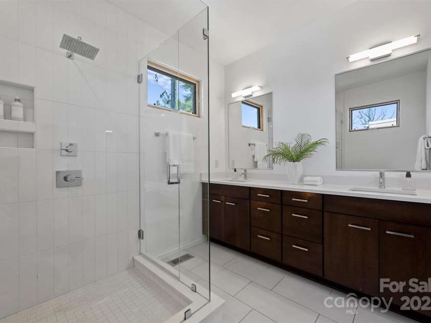 914 Greenleaf Avenue, Charlotte, NC 28202.  MLS# CAR4234576, YatesRealty ID 5611. 