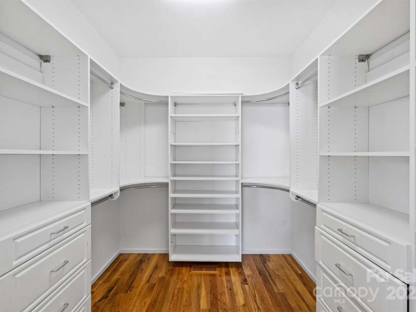 914 Greenleaf Avenue, Charlotte, NC 28202.  MLS# CAR4234576, YatesRealty ID 5611. 