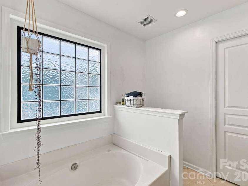10048 Switchyard Drive, Cornelius, NC 28031.  MLS# CAR4433430, YatesRealty ID 56110. 