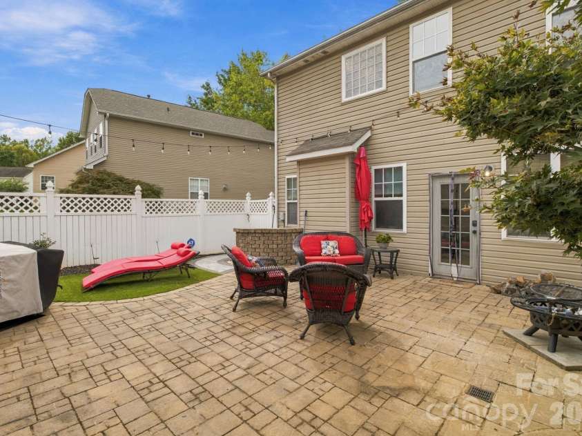 10048 Switchyard Drive, Cornelius, NC 28031.  MLS# CAR4433430, YatesRealty ID 56110. 