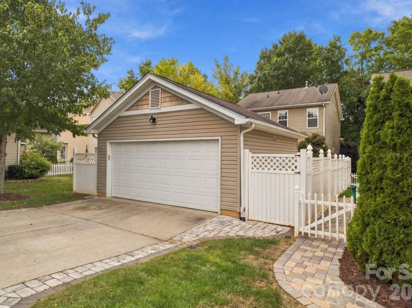 10048 Switchyard Drive, Cornelius, NC 28031.  MLS# CAR4433430, YatesRealty ID 56110. 