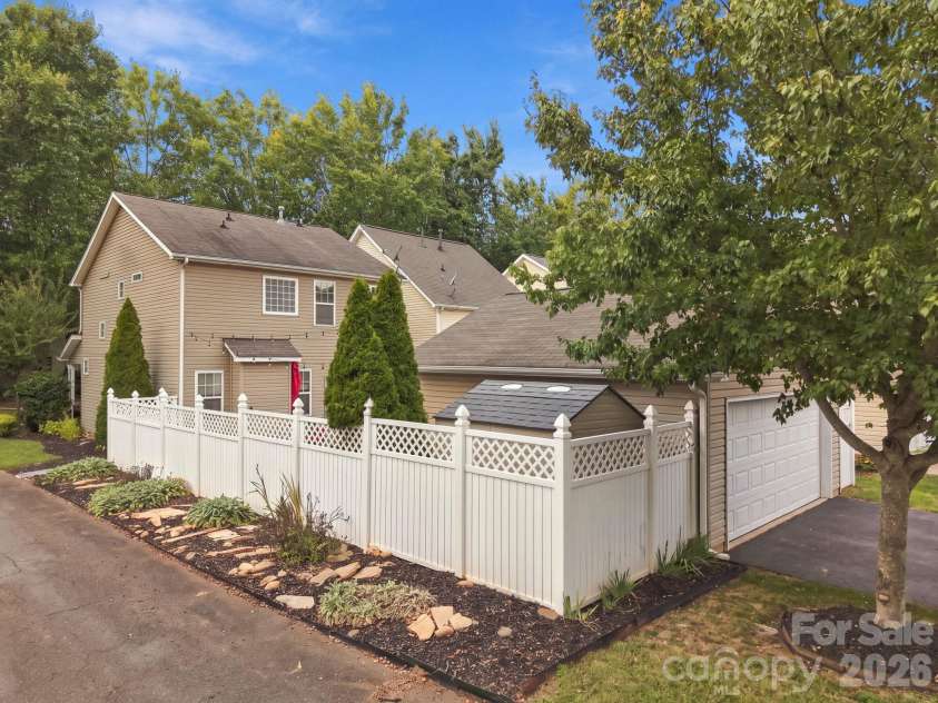 10048 Switchyard Drive, Cornelius, NC 28031.  MLS# CAR4433430, YatesRealty ID 56110. 