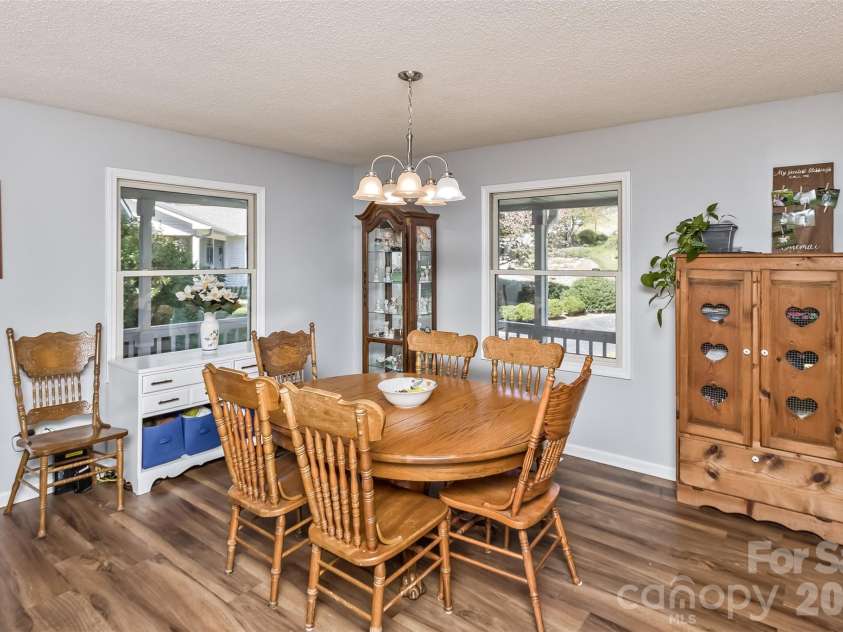 2911 Middleton Place, Hendersonville, NC 28791.  MLS# CAR4433070, YatesRealty ID 56111. Dining Area