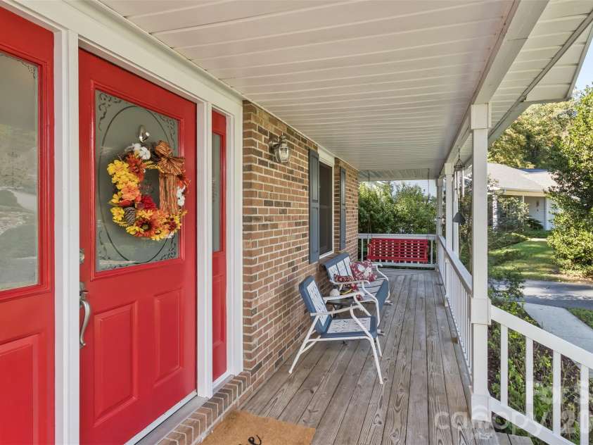 2911 Middleton Place, Hendersonville, NC 28791.  MLS# CAR4433070, YatesRealty ID 56111. Front Porch