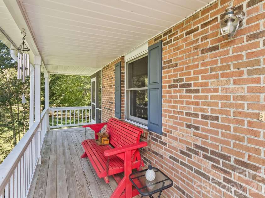 2911 Middleton Place, Hendersonville, NC 28791.  MLS# CAR4433070, YatesRealty ID 56111. Front porch