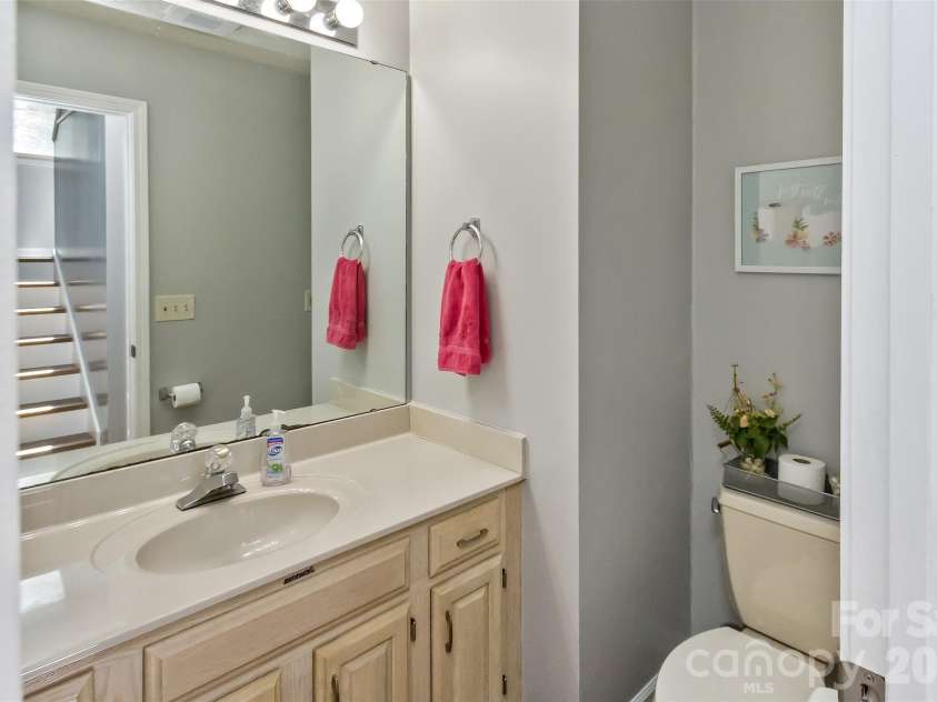 2911 Middleton Place, Hendersonville, NC 28791.  MLS# CAR4433070, YatesRealty ID 56111. Half bath on Main level