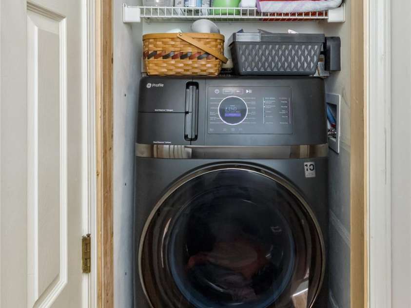 2911 Middleton Place, Hendersonville, NC 28791.  MLS# CAR4433070, YatesRealty ID 56111. Laundry on Upper Level - Master bedroom