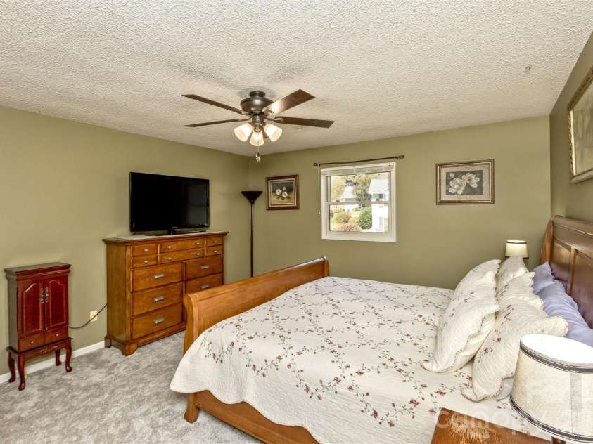 2911 Middleton Place, Hendersonville, NC 28791.  MLS# CAR4433070, YatesRealty ID 56111. Master bedroom