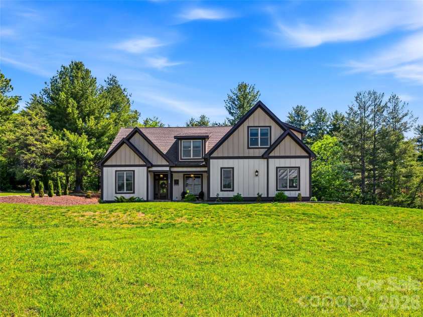 158 Trellem Trail, Hendersonville, NC 28739.  MLS# CAR4383297, YatesRealty ID 56112. 