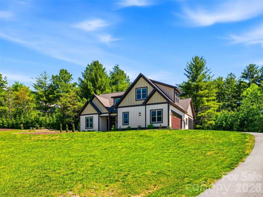 158 Trellem Trail, Hendersonville, NC 28739.  MLS# CAR4383297, YatesRealty ID 56112. 