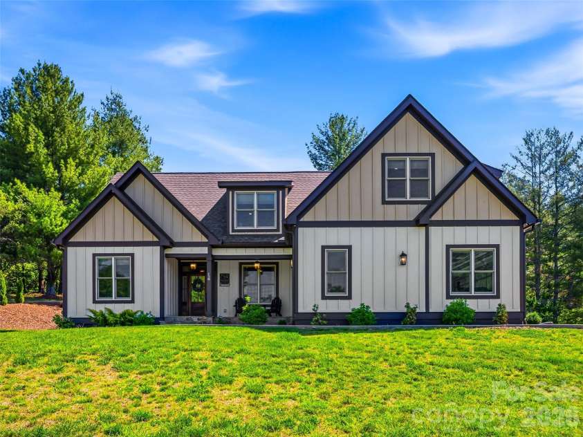 158 Trellem Trail, Hendersonville, NC 28739.  MLS# CAR4383297, YatesRealty ID 56112. 