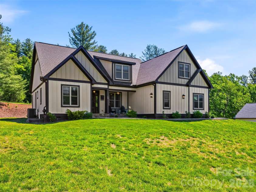 158 Trellem Trail, Hendersonville, NC 28739.  MLS# CAR4383297, YatesRealty ID 56112. 