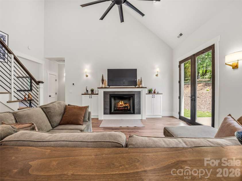 158 Trellem Trail, Hendersonville, NC 28739.  MLS# CAR4383297, YatesRealty ID 56112. 