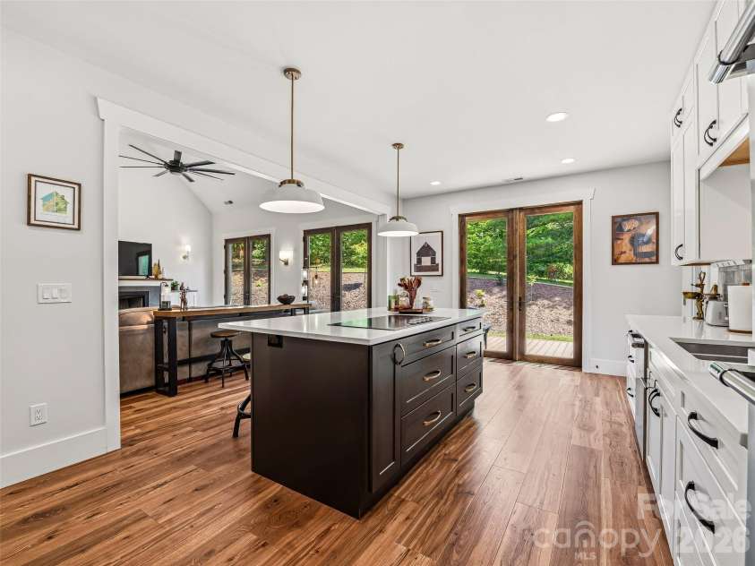 158 Trellem Trail, Hendersonville, NC 28739.  MLS# CAR4383297, YatesRealty ID 56112. 