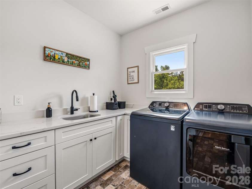 158 Trellem Trail, Hendersonville, NC 28739.  MLS# CAR4383297, YatesRealty ID 56112. 