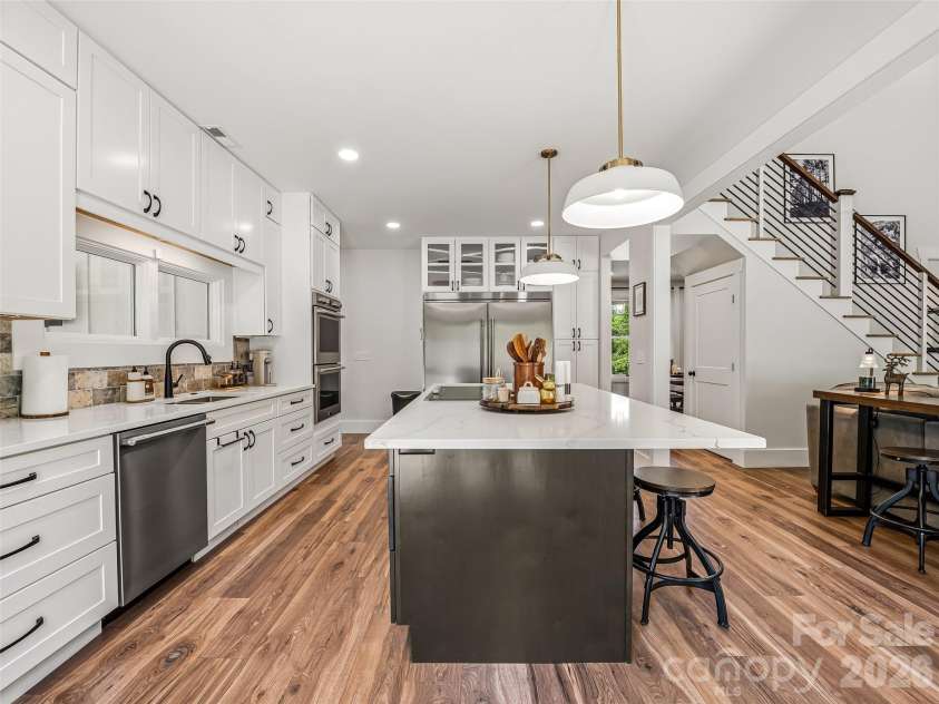 158 Trellem Trail, Hendersonville, NC 28739.  MLS# CAR4383297, YatesRealty ID 56112. 