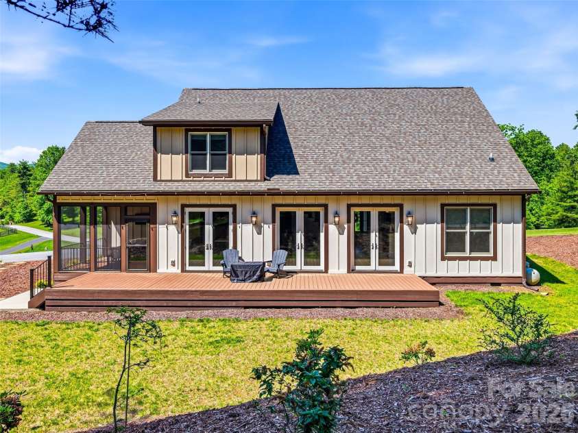 158 Trellem Trail, Hendersonville, NC 28739.  MLS# CAR4383297, YatesRealty ID 56112. 