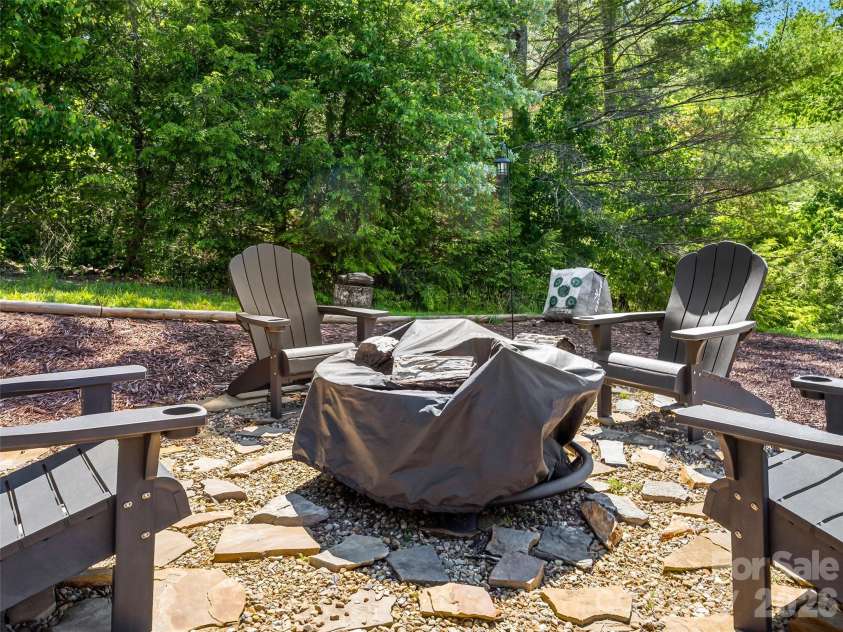 158 Trellem Trail, Hendersonville, NC 28739.  MLS# CAR4383297, YatesRealty ID 56112. 