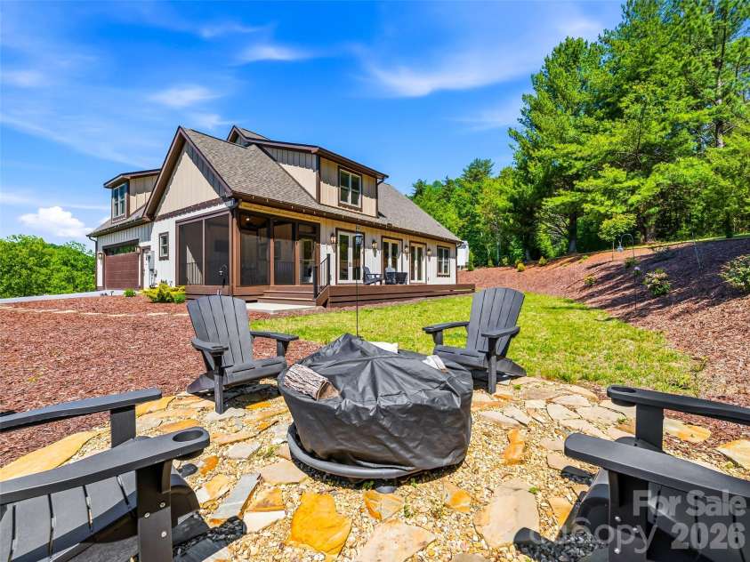 158 Trellem Trail, Hendersonville, NC 28739.  MLS# CAR4383297, YatesRealty ID 56112. 