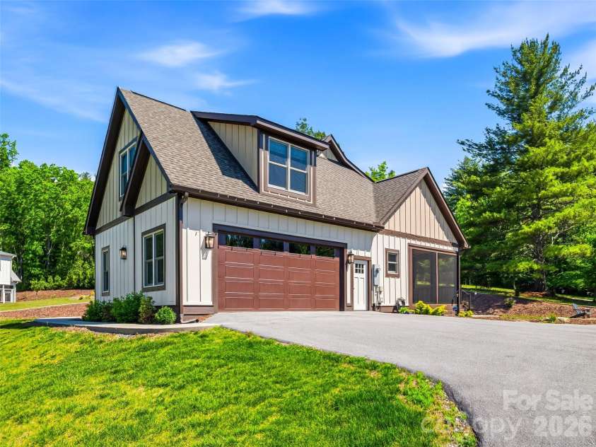 158 Trellem Trail, Hendersonville, NC 28739.  MLS# CAR4383297, YatesRealty ID 56112. 