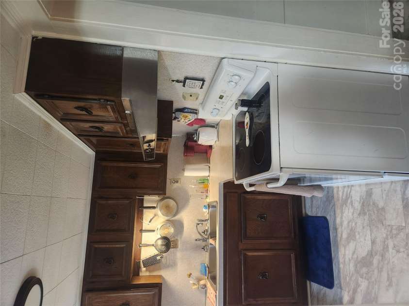 1327 21st Street Street, Hickory, NC 28601.  MLS# CAR4431395, YatesRealty ID 56114. Kitchen
