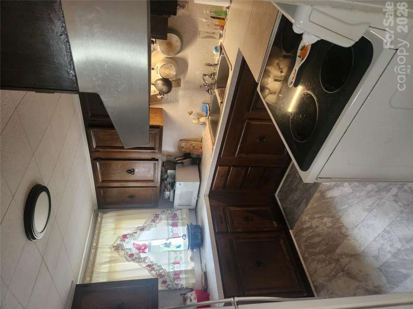 1327 21st Street Street, Hickory, NC 28601.  MLS# CAR4431395, YatesRealty ID 56114. Kitchen