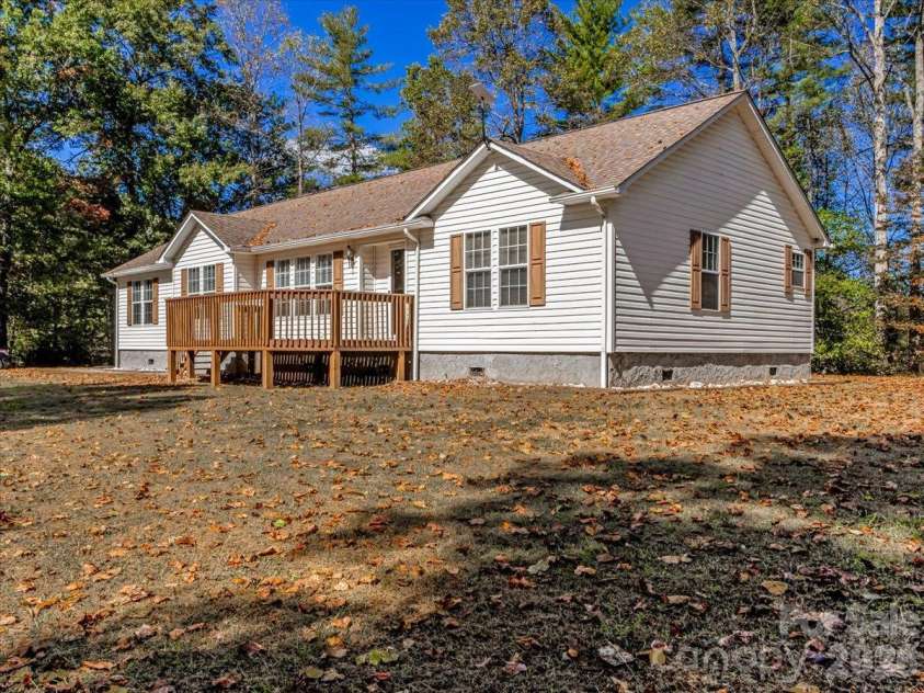 59 Higher Ground Lane, Burnsville, NC 28714.  MLS# CAR4433574, YatesRealty ID 56115. 
