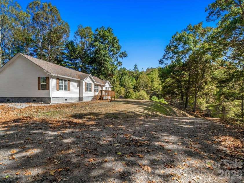 59 Higher Ground Lane, Burnsville, NC 28714.  MLS# CAR4433574, YatesRealty ID 56115. 