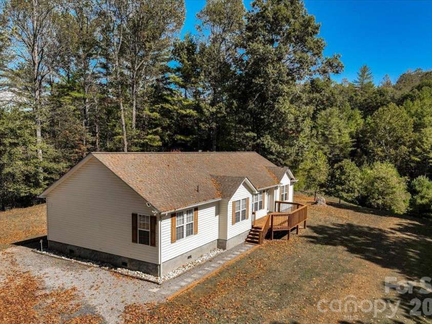 59 Higher Ground Lane, Burnsville, NC 28714.  MLS# CAR4433574, YatesRealty ID 56115. 