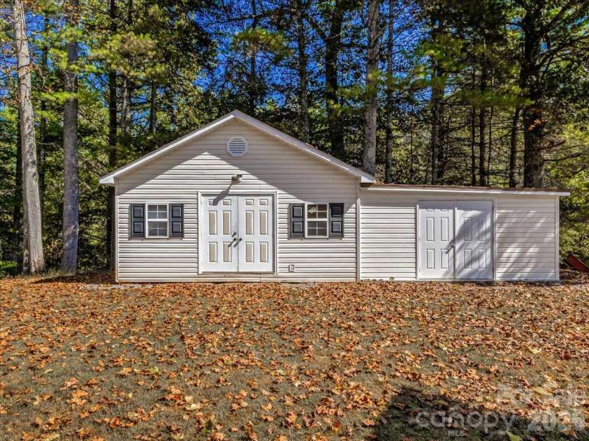 59 Higher Ground Lane, Burnsville, NC 28714.  MLS# CAR4433574, YatesRealty ID 56115. 