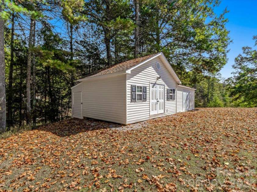 59 Higher Ground Lane, Burnsville, NC 28714.  MLS# CAR4433574, YatesRealty ID 56115. 