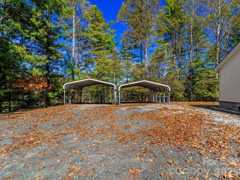59 Higher Ground Lane, Burnsville, NC 28714.  MLS# CAR4433574, YatesRealty ID 56115. 