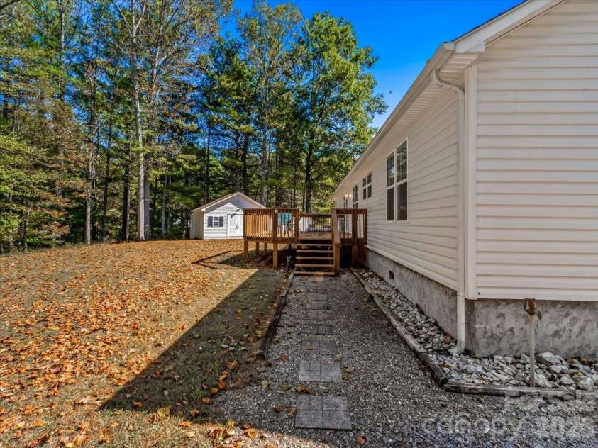 59 Higher Ground Lane, Burnsville, NC 28714.  MLS# CAR4433574, YatesRealty ID 56115. 