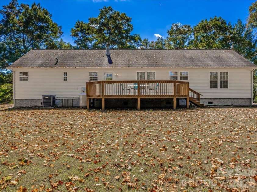 59 Higher Ground Lane, Burnsville, NC 28714.  MLS# CAR4433574, YatesRealty ID 56115. 