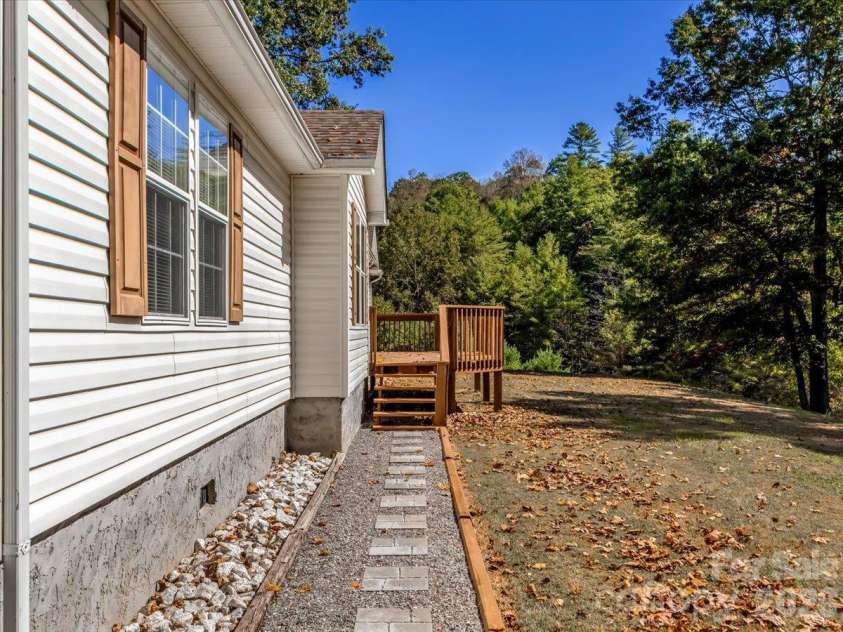 59 Higher Ground Lane, Burnsville, NC 28714.  MLS# CAR4433574, YatesRealty ID 56115. 