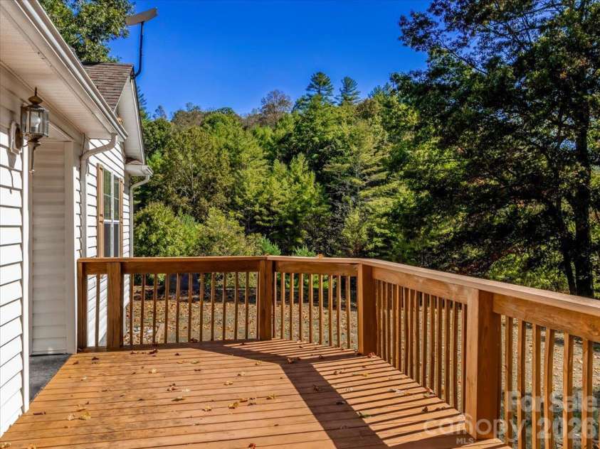 59 Higher Ground Lane, Burnsville, NC 28714.  MLS# CAR4433574, YatesRealty ID 56115. 