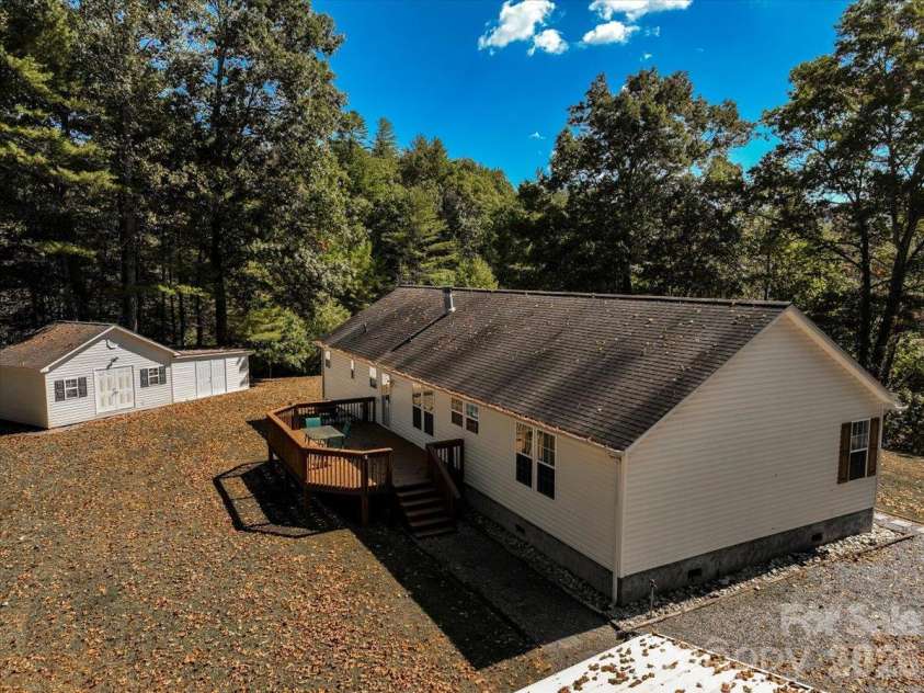 59 Higher Ground Lane, Burnsville, NC 28714.  MLS# CAR4433574, YatesRealty ID 56115. 