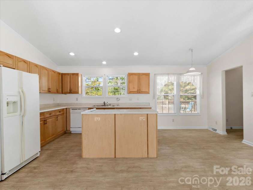 59 Higher Ground Lane, Burnsville, NC 28714.  MLS# CAR4433574, YatesRealty ID 56115. 