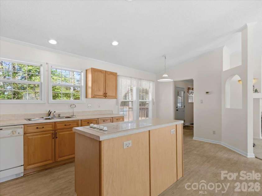 59 Higher Ground Lane, Burnsville, NC 28714.  MLS# CAR4433574, YatesRealty ID 56115. 