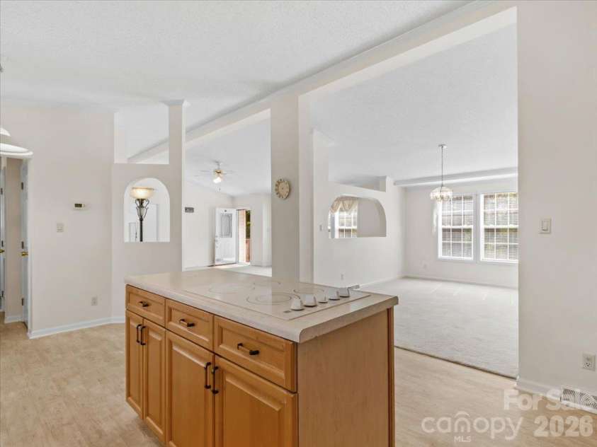 59 Higher Ground Lane, Burnsville, NC 28714.  MLS# CAR4433574, YatesRealty ID 56115. 