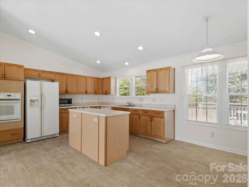 59 Higher Ground Lane, Burnsville, NC 28714.  MLS# CAR4433574, YatesRealty ID 56115. 