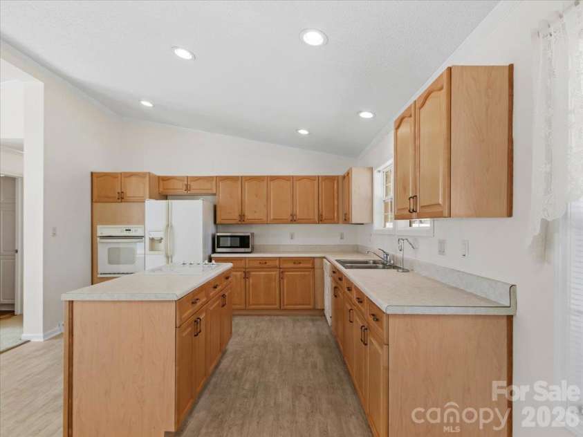 59 Higher Ground Lane, Burnsville, NC 28714.  MLS# CAR4433574, YatesRealty ID 56115. 