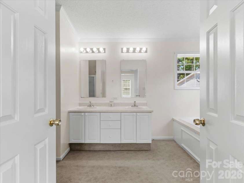59 Higher Ground Lane, Burnsville, NC 28714.  MLS# CAR4433574, YatesRealty ID 56115. 