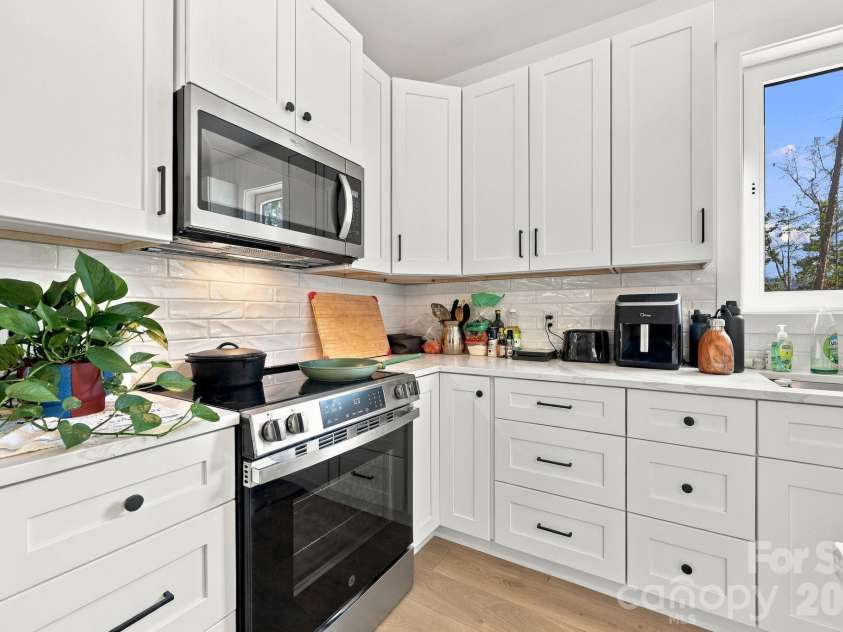 115 & 117 Union Chapel Road, Weaverville, NC 28787.  MLS# CAR4432593, YatesRealty ID 56118. 