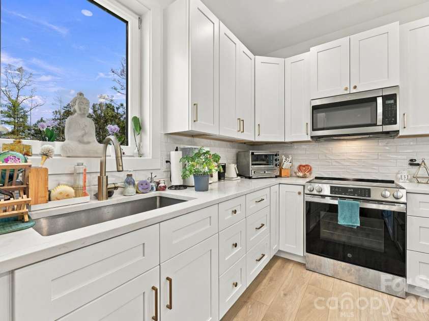 115 & 117 Union Chapel Road, Weaverville, NC 28787.  MLS# CAR4432593, YatesRealty ID 56118. 