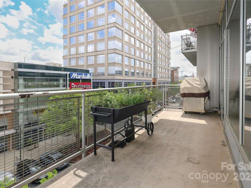 1100 Metropolitan Avenue, Charlotte, NC 28204.  MLS# CAR4241116, YatesRealty ID 5612. Viking grill remains